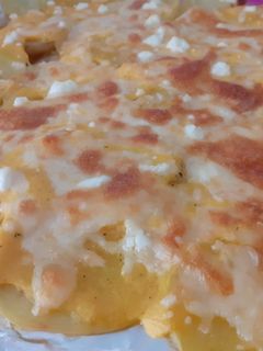 Una foto de Patatas al horno con gratinado de calabaza