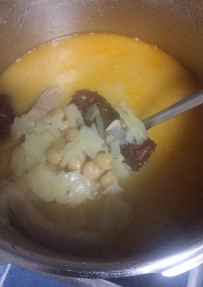 Una foto de Cocido con col y morcilla