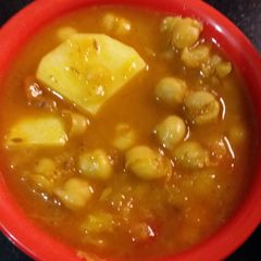 A picture of Chana Aloo Curry.