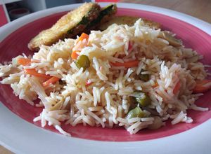 Una foto de Arroz basmati con verduras