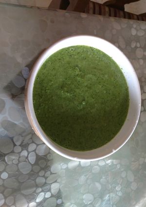 A picture of Mumbai famous sandwich chutney.