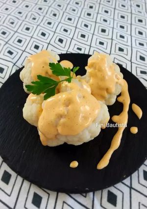 Una foto de Coliflor hervida con mayonesa de pimentón