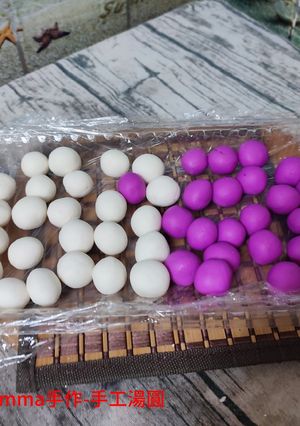 手工湯圓(火龍果汁) 的食譜成品照片