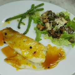 Una foto de Filete de Tilapia en salsa de Maracuyá