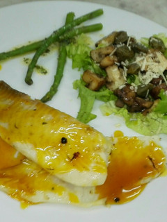 Una foto de Filete de Tilapia en salsa de Maracuyá