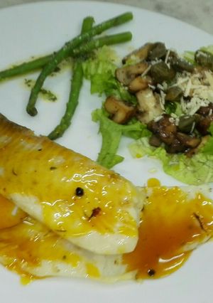 Una foto de Filete de Tilapia en salsa de Maracuyá