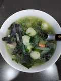 海帶芽魚丸蘿蔔絲雞腳湯（清冰箱料理）