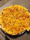 Pizza estilo carbonara sin nata ni cebolla
