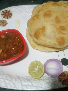 छोले भटूरे (Chole bhature recipe in Hindi) रेसिपी मुख्य फोटो