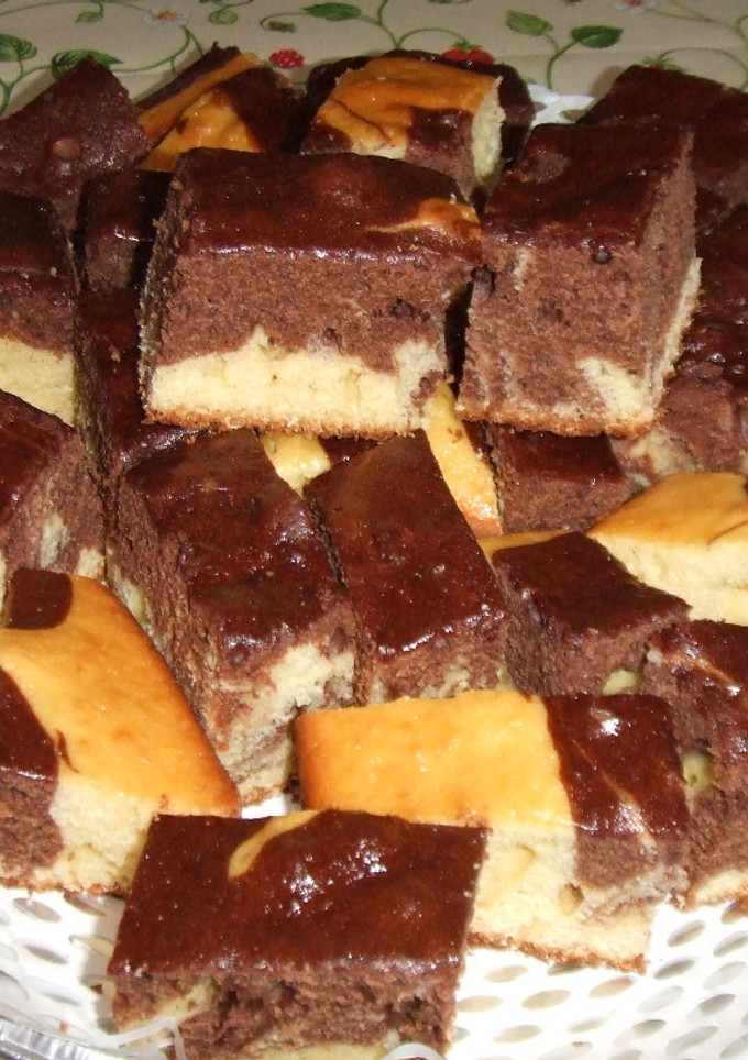 Una foto de Bizcocho marmolado de cacao y vainilla al whisky
