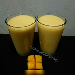 Mango wit milk drink A picture of Mango wit milk drink.
