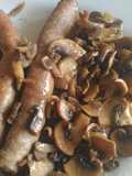 Salsiccia con funghi champignons