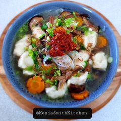 A picture of SOP TEKWAN (Fish Balls Soup).