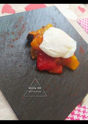 Una foto de Salteado de verduras y huevo poché