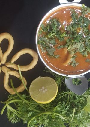 शेंगोळ्याची आमटी (shengodyachi amti recipe in marathi) रेसिपी चे मुख्य फोटो 