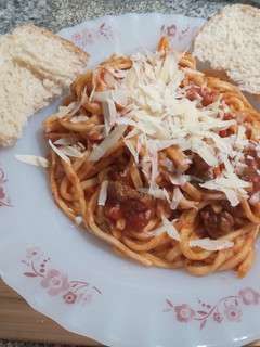 Una foto de TALLARINES con SALSA BOLOGNESA