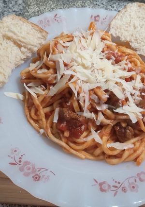 Una foto de TALLARINES con SALSA BOLOGNESA