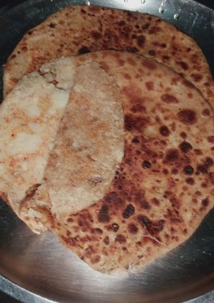 आलू का पराठा (Aloo ka paratha recipe in hindi) रेसिपी मुख्य फोटो