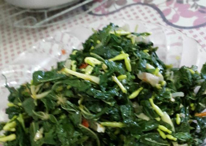 Resep Tumis daun singkong bunga pepaya oleh Yuanita Yuanita - Cookpad