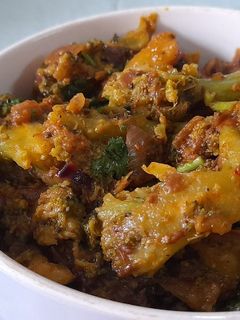 ब्रोकोली की सब्जी(broccoli ki sabzi recipe in hindi) रेसिपी मुख्य फोटो