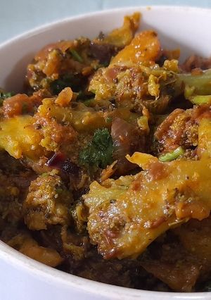ब्रोकोली की सब्जी(broccoli ki sabzi recipe in hindi) रेसिपी मुख्य फोटो