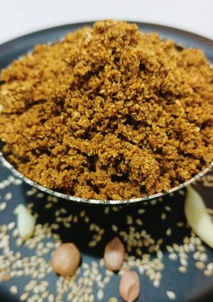 तिळाची चटणी (tilachi chutney recipe in marathi) रेसिपी चे मुख्य फोटो 