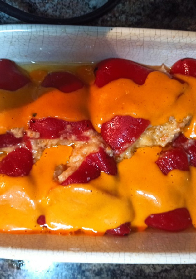Una foto de Pimientos de piquillo rellenos de gambas y surimi Thermomix