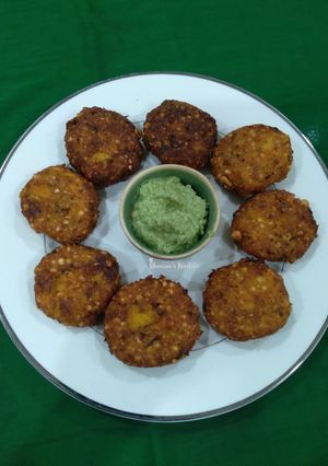 સાબુદાણા વડા (Sabudana Vada Recipe In Gujarati) રેસીપી મુખ્ય ફોટો