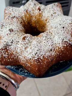 Una foto de Torta de postrecito de vainilla con dulce de batata 🧡
