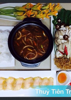 Hình của món Lẩu cá tầm chua cay.