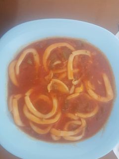 Una foto de Calamares en salsa