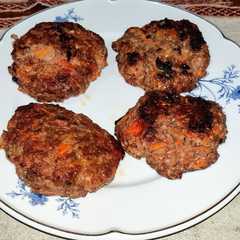 Una foto de Hamburguesas con carne, verduras y avena