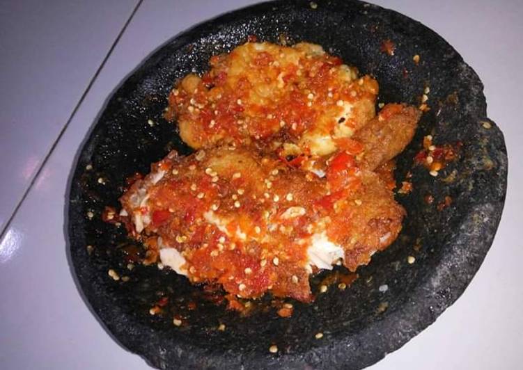 Cara Gampang Membuat Ayam geprek simple, Bisa Manjain Lidah