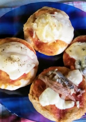 Una foto de Pizzetas 2 x 4 🎵, cuatri-sabor 🍕