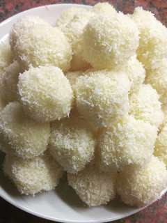 Gyors kókuszgolyó (hamis Raffaello) recept fotója
