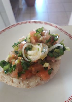 Una foto de Pebre con cebollín