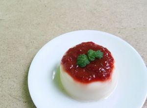 Foto resep Lychee pannacotta with strawberry sauce