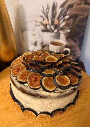 Una foto de Tarta de zanahoria con bizcocho de chocolate y buttercream de queso