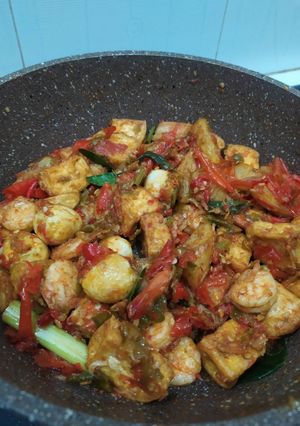 Foto resep Sambal campur campur (Telur puyuh, Tahu, Udang dan kentang)