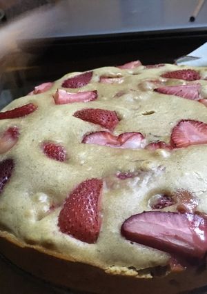 Una foto de Queque de frutilla con canela