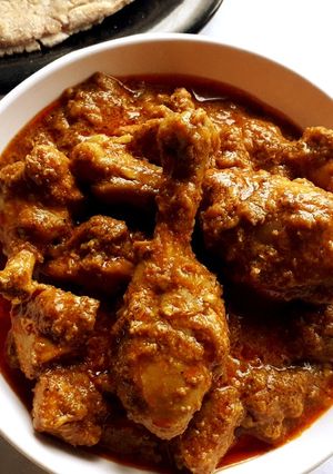 चिकन ग्रेव्ही (chicken gravy recipe in marathi) रेसिपी चे मुख्य फोटो 