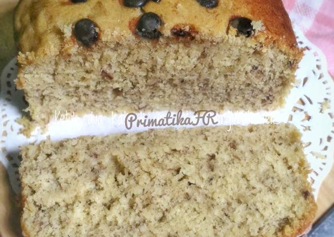 Langkah Mudah untuk Menyiapkan SOFT &amp; MOIST BANANA CAKE, Enak Banget