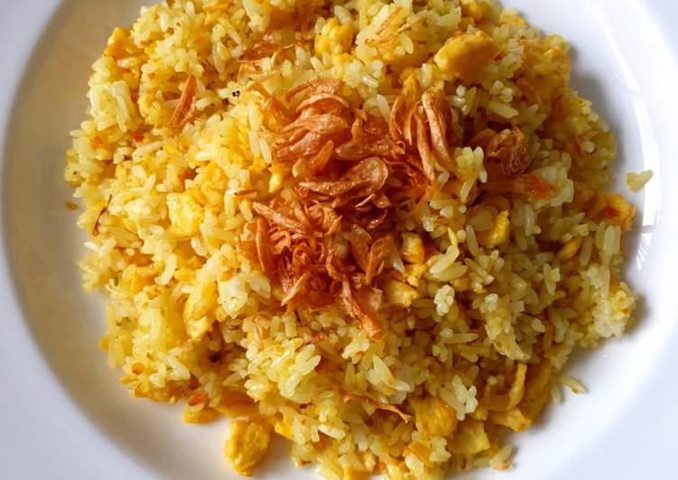 Nasi goreng kuning