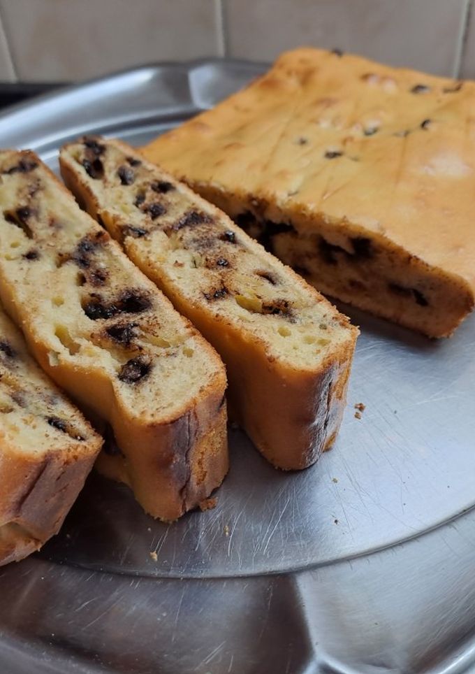 Una foto de Budín sin tacc de yogur con chips de chocolate