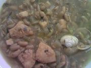 Una foto de mariscos cajun