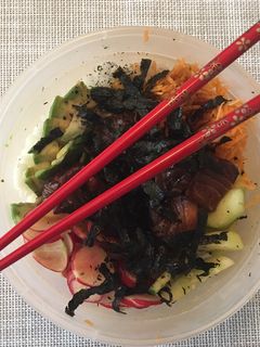 Sushi tál lazaccal diétához recept fotója