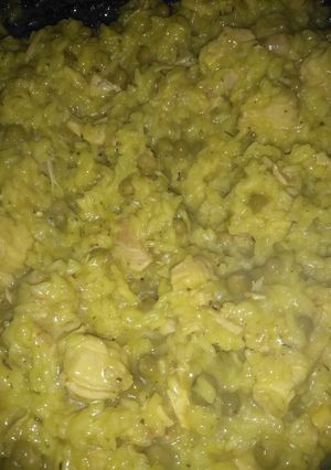 Una foto de Arroz con pollo y azafrán