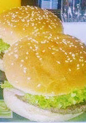 Una foto de Sándwich de hamburguesas caseras para reuniones o fiestas