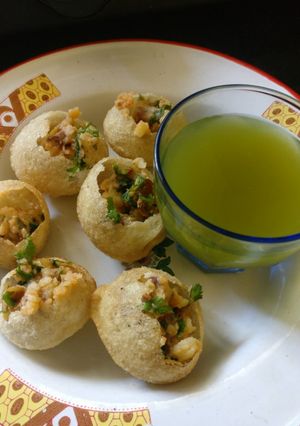 पानी पूरी(Pani poori recipe in hindi) रेसिपी मुख्य फोटो