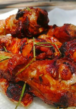 A picture of Rosemary garlic drumsticks.